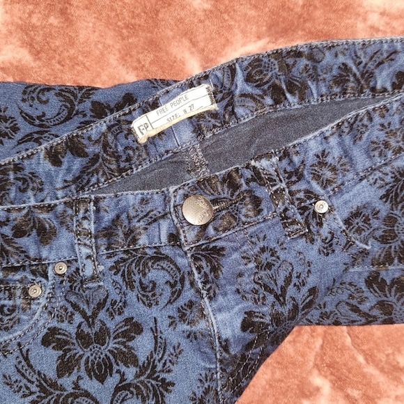 Free People Black Velvet Damask Detail Jeans Size 27 - Picture 4 of 6